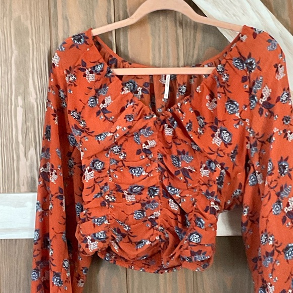 Free People Floral Crop Orange Top P2P 18” Length 10” front, 17” back. SIZE XS - Picture 9 of 10